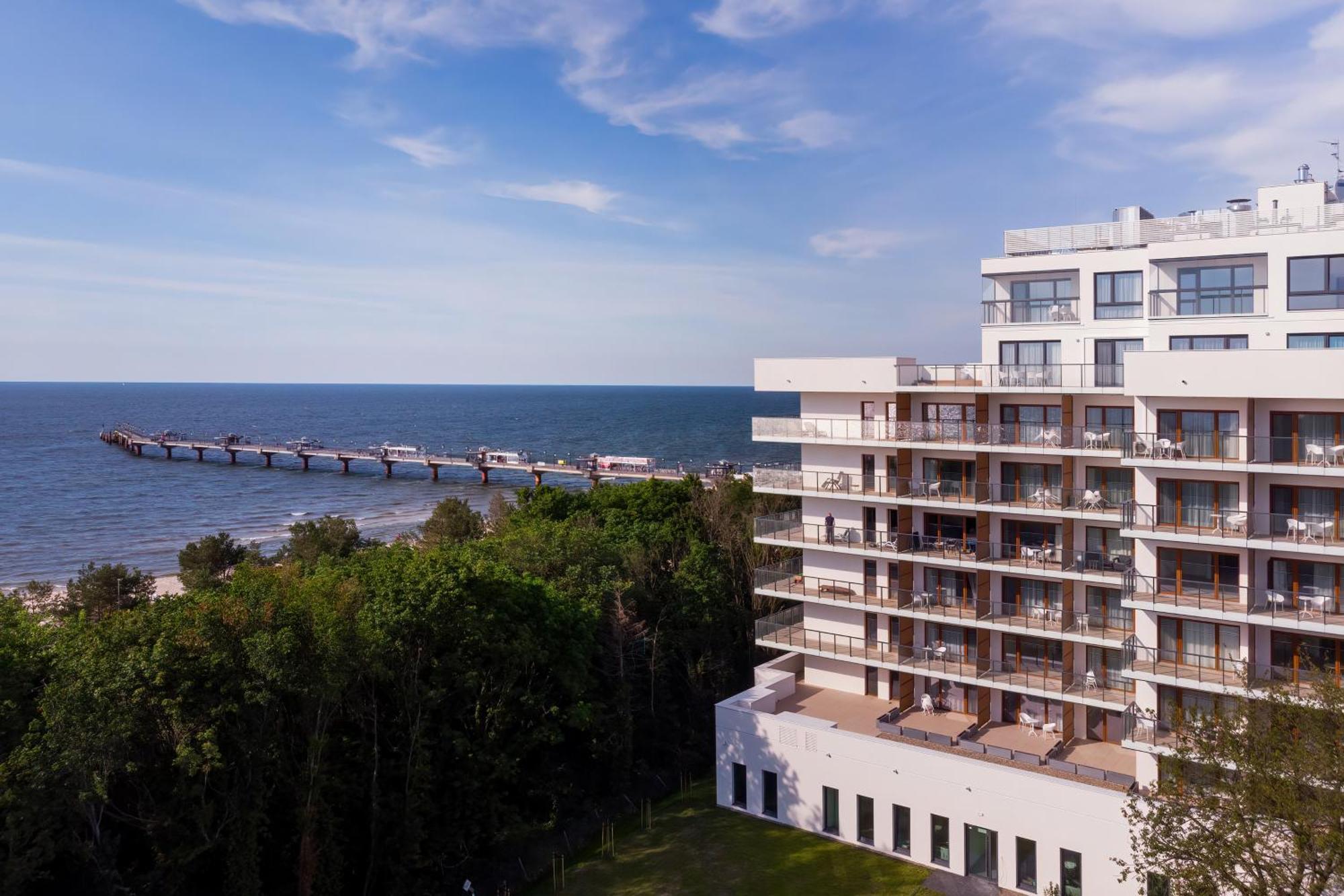Aquamarina Prima Deluxe Studios With Sea View By Noclegi Renters Miedzyzdroje Extérieur photo